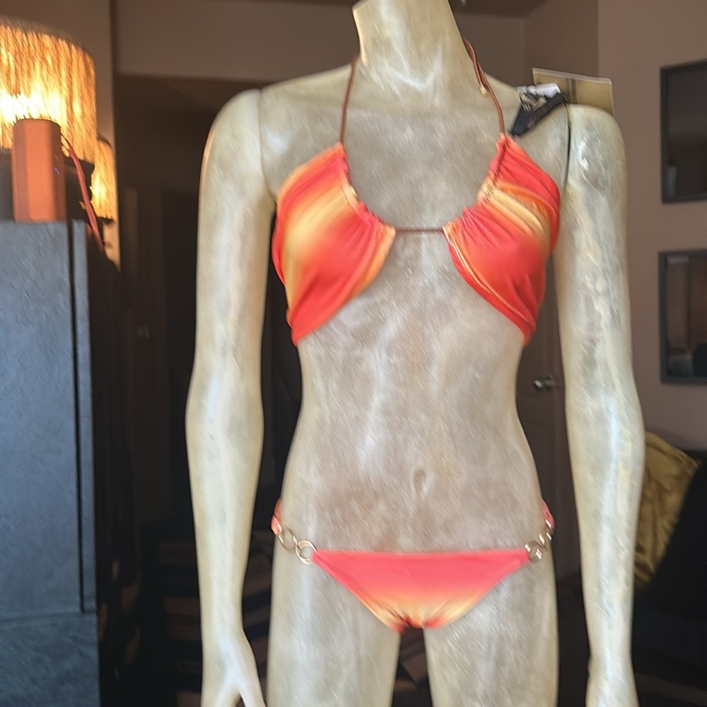 Vix bikini. Top D cup. Bottom small. Style many ways. NWT